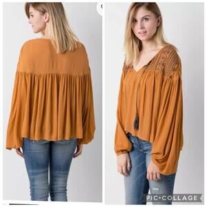 NWT BKE Gimmicks Crinkle Peasant Top Medium Tasseled Embroidery Balloon Sleeved